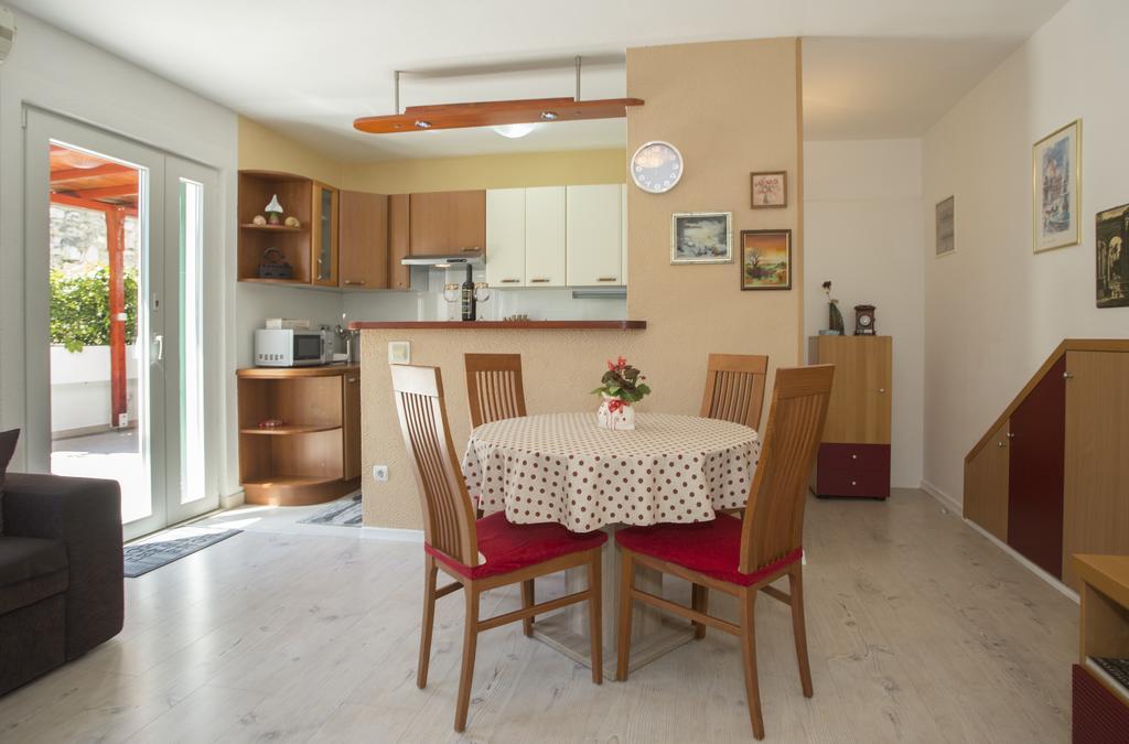 Center Kadena Apartman *